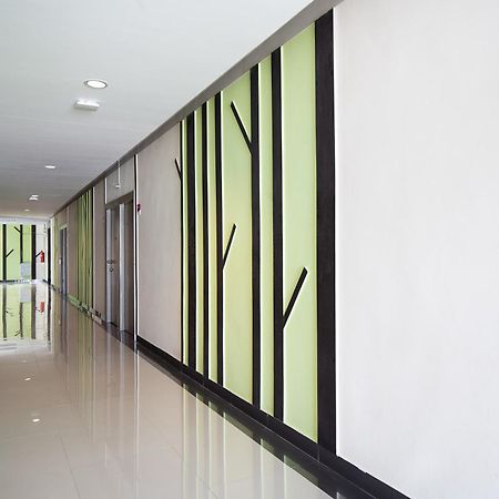 Leenova Place Bangkok Exterior photo