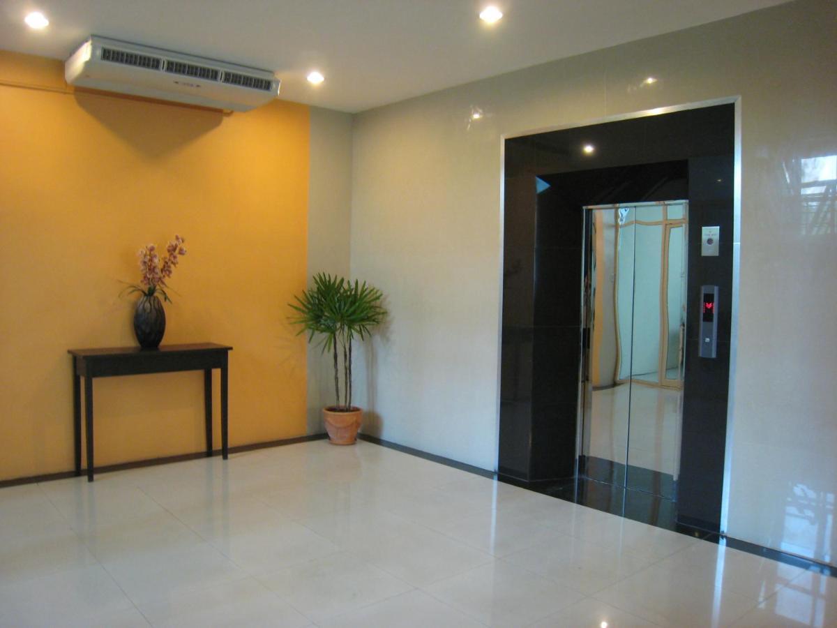 Leenova Place Bangkok Exterior photo