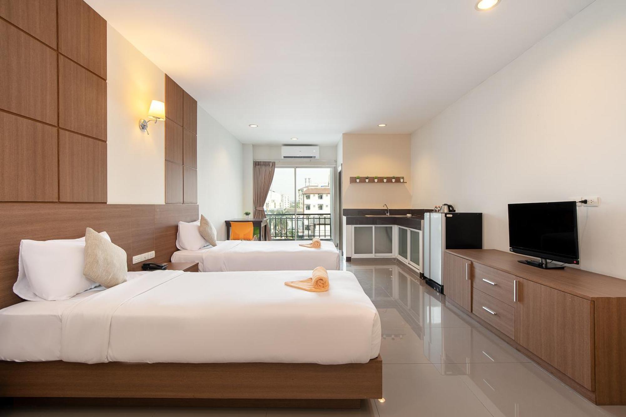 Leenova Place Bangkok Exterior photo