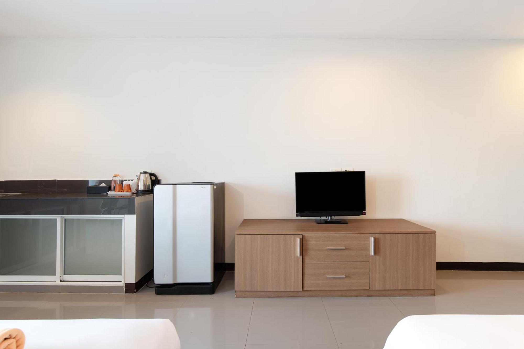 Leenova Place Bangkok Exterior photo